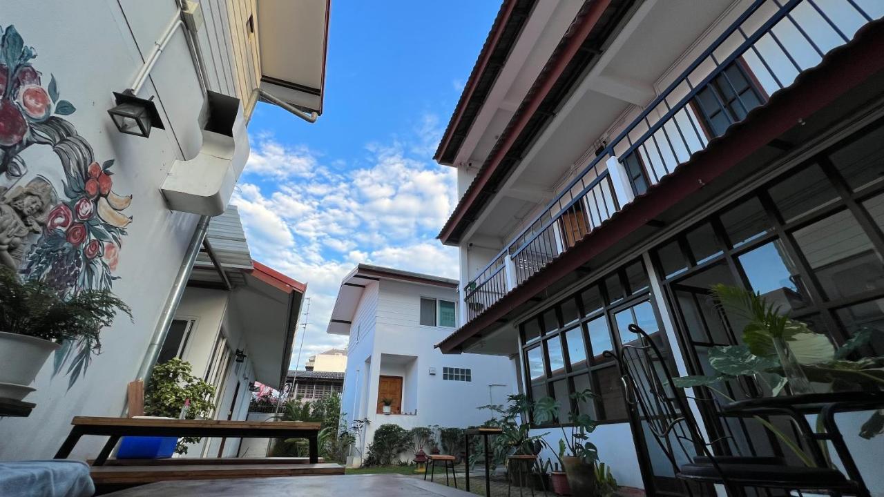 Chiang Mai Gate House Hotell Exteriör bild