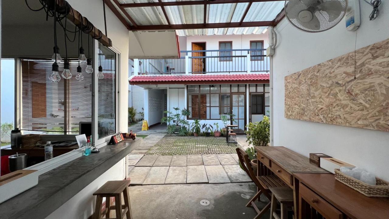 Chiang Mai Gate House Hotell Exteriör bild