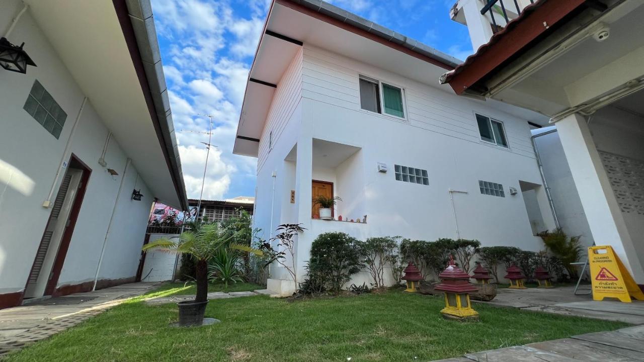 Chiang Mai Gate House Hotell Exteriör bild