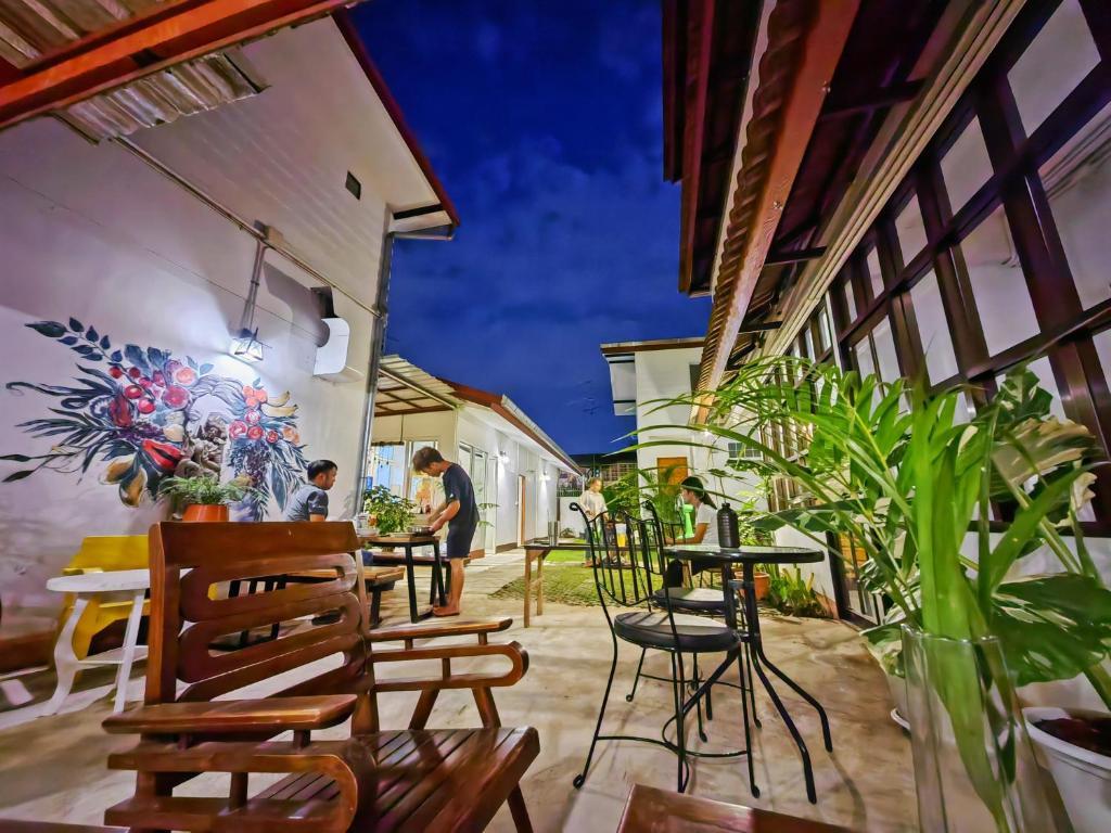 Chiang Mai Gate House Hotell Exteriör bild